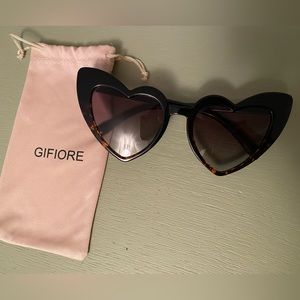 Gifiore tortoise and black heart shaped sunglasses